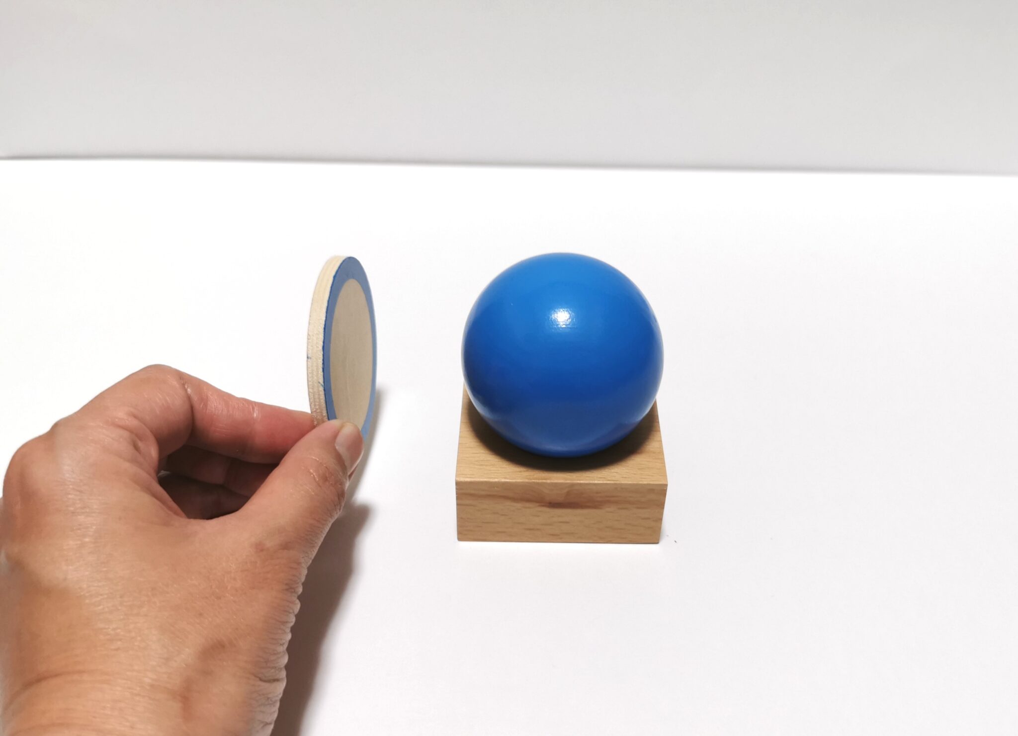 立体感覚を鍛える!モンテッソーリ教具「幾何学立体」をご紹介 | モンテッソーリの小部屋