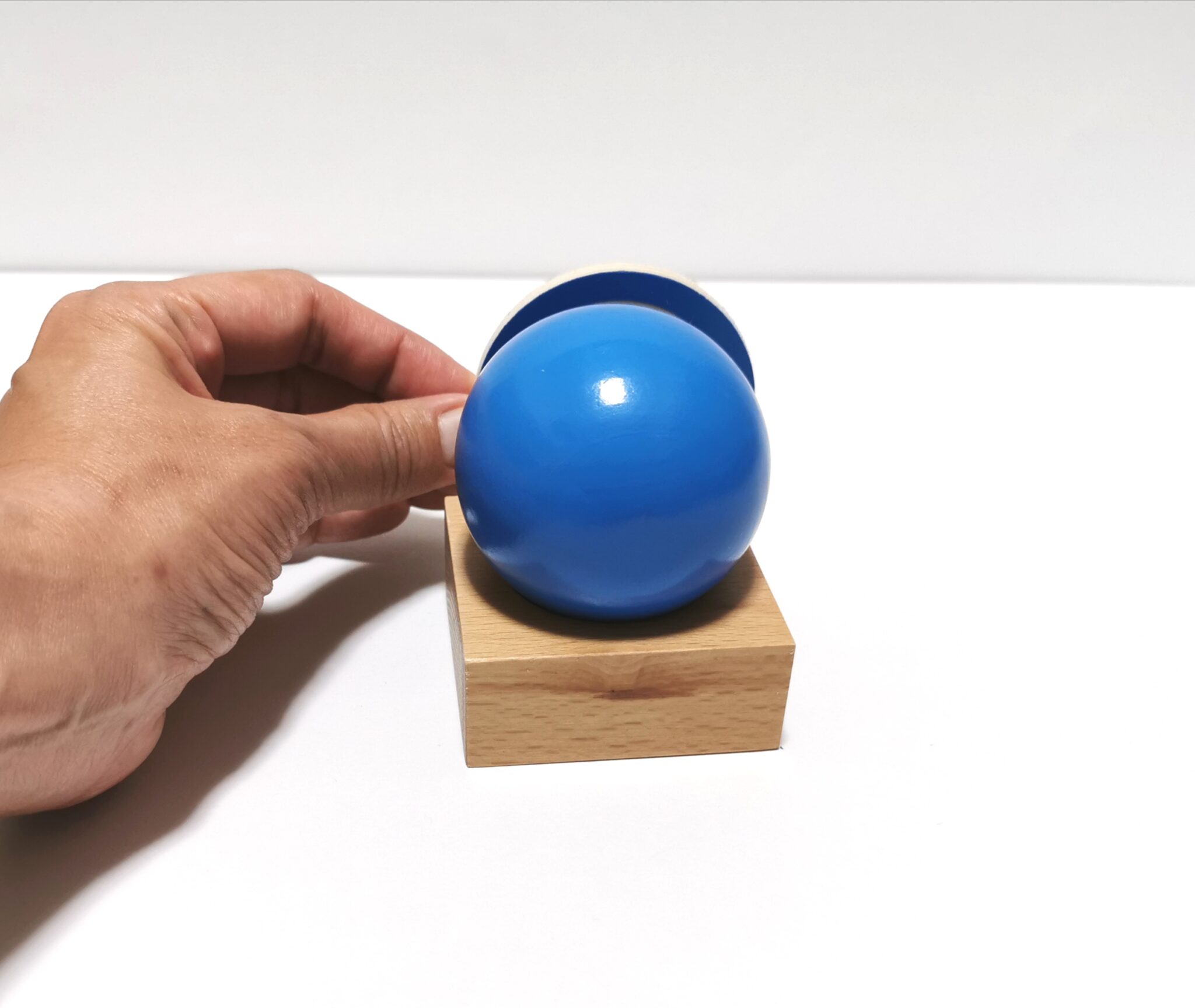 立体感覚を鍛える!モンテッソーリ教具「幾何学立体」をご紹介 | モンテッソーリの小部屋